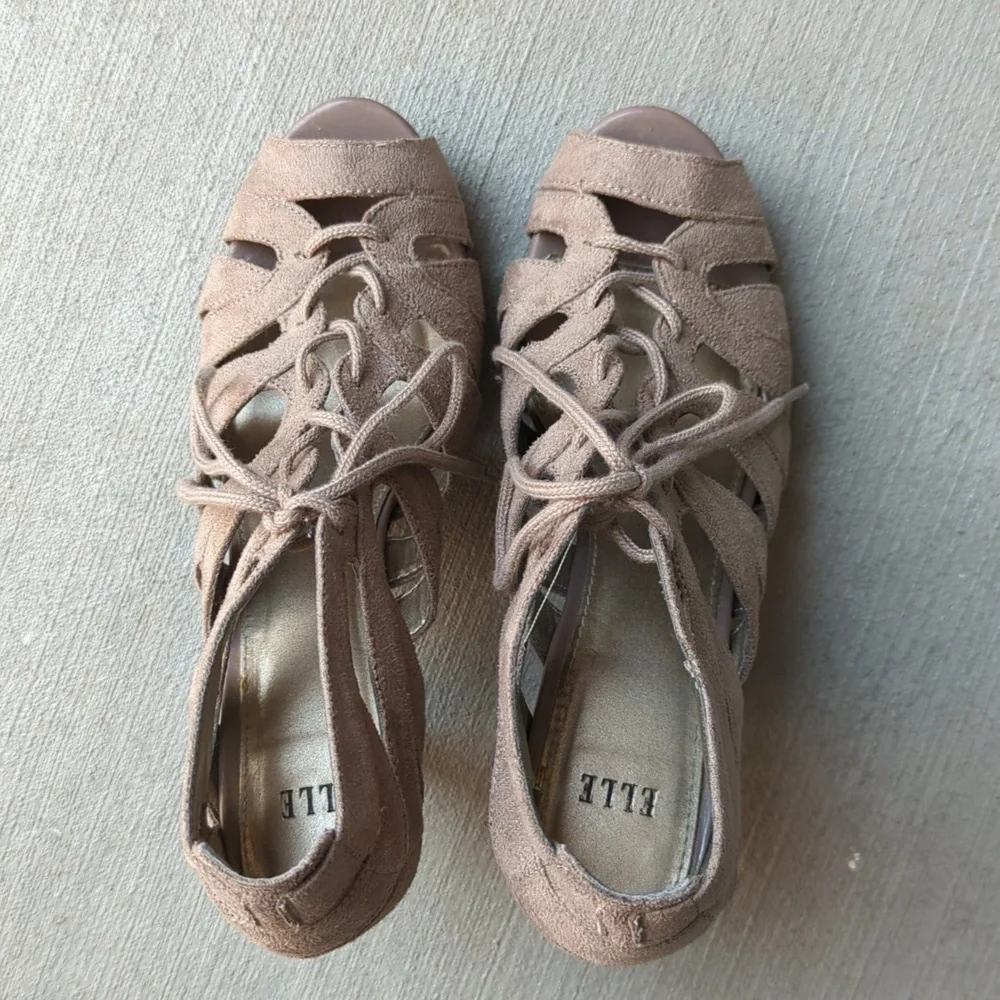 ELLE Sienna Taupe Lace‎ Up 2 inch Heels 6.5